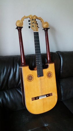 lira guitar 450..jpg