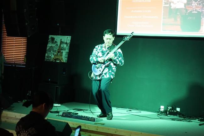 오산 러스카페 공연 사진.jpg