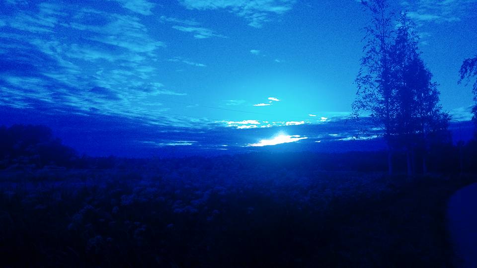 핀랜드 Sunset over the field1.jpg