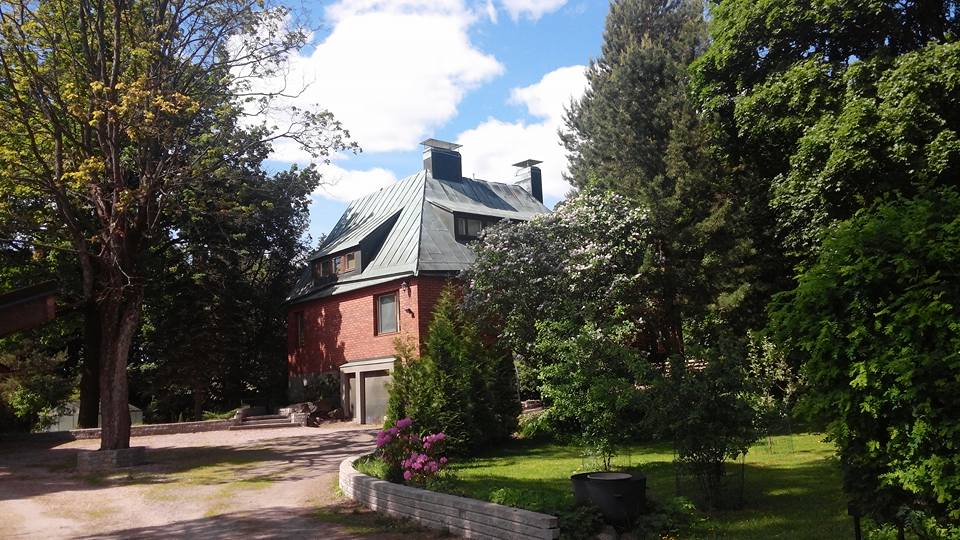 핀랜드Beautiful House on the way to the forest1.jpg