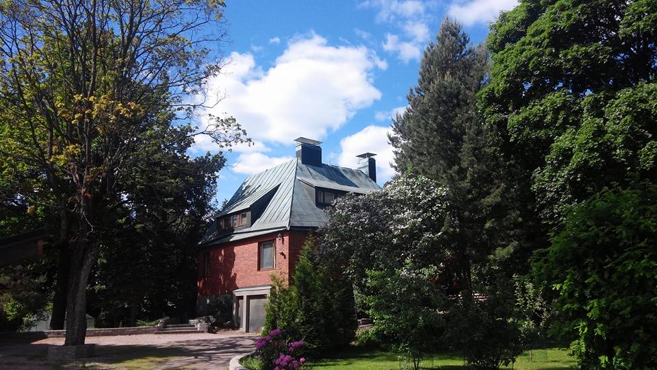 핀랜드Beautiful House on the way to the forest.jpg