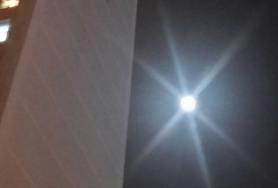 슈퍼문과 아파트건물.jpg