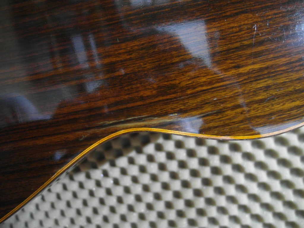 GC-3 뒷판 크렉1.JPG